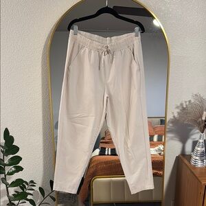 All in Motion Cream Ankle Cropped Pants